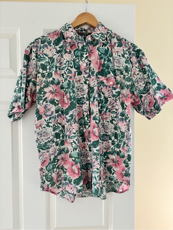 Paris Sport Club Tops - Floral Short-Sleeve Button-Down Shirt in Pink & Green